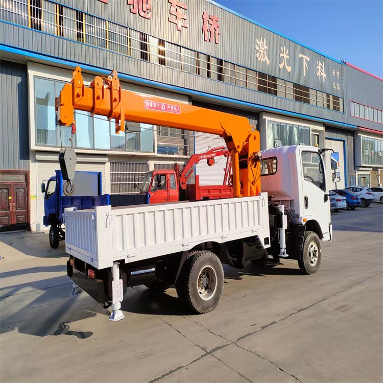 沈河区三轮随车吊定制 农用改装机自备吊中瑞长期出售